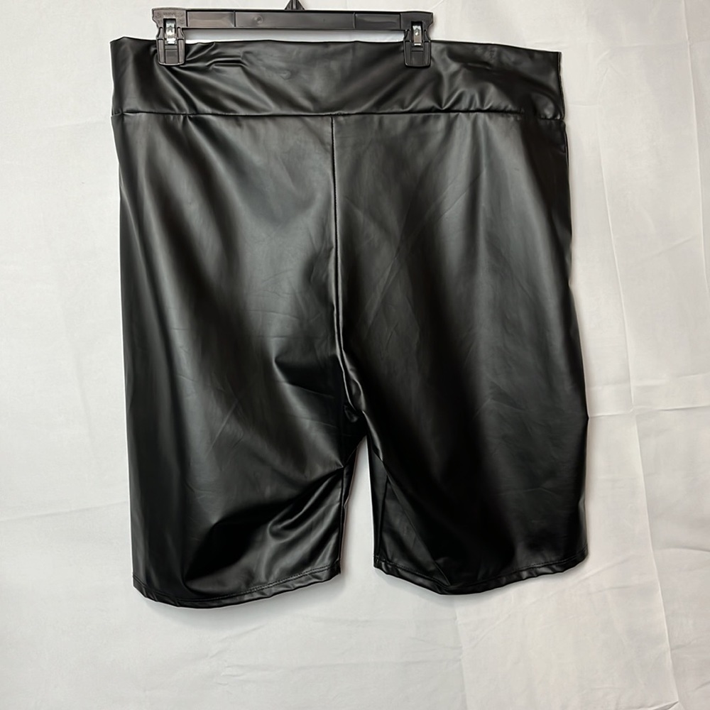 pleather Black shorts - Picture 2 of 4